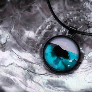 Round Teal Wave Necklace